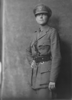Baylis, A.B., Miss, portrait photograph, 1917 Oct. 5. Creator: Arnold Genthe.