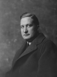 Beck, Charles, Mr., portrait photograph, 1915 Dec. or 1916 Jan. Creator: Arnold Genthe.