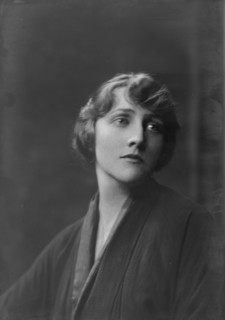 Beckwith, Geraldine, Miss, portrait photograph, 1917 July 9. Creator: Arnold Genthe.