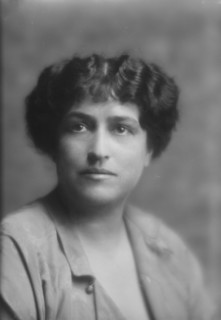 Bentley, Robert, Mrs., portrait photograph, 1915 Jan. 15. Creator: Arnold Genthe.