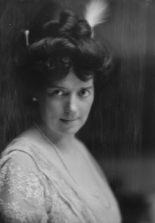 Birmingham, Lillian, Miss, portrait photograph, 1913 July 10. Creator: Arnold Genthe.