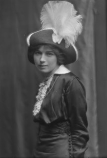 Blair, Sophia, Miss, portrait photograph, 1912 July 5. Creator: Arnold Genthe.