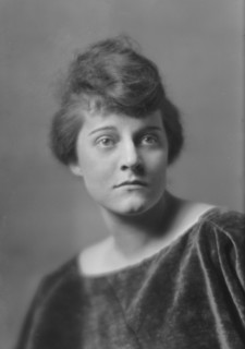 Bruback, Jessie, Miss, portrait photograph, 1914 Apr. 16. Creator: Arnold Genthe.