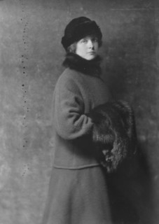 Bryant, George, Mrs., portrait photograph, 1915. Creator: Arnold Genthe.