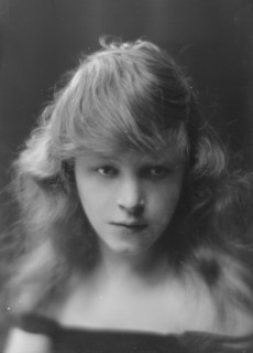 Carpenter, Beatrice, Miss, portrait photograph, 1916 Apr. 19. Creator: Arnold Genthe.