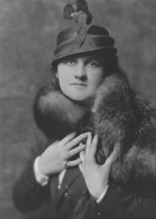Chapin, W.W., Mrs., portrait photograph, 1916 Jan. 29. Creator: Arnold Genthe.