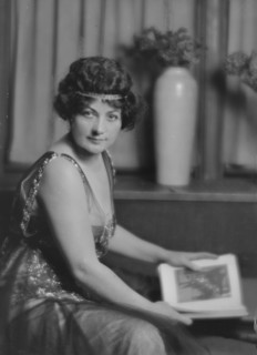 Chapman, M.D., Mrs., portrait photograph, 1915. Creator: Arnold Genthe.