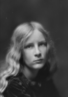 Cook, Catherine, Miss, portrait photograph, 1912 May 9. Creator: Arnold Genthe.