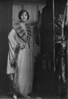 Cowl, Jane, Miss, portrait photograph, 1918 Oct. 14. Creator: Arnold Genthe.
