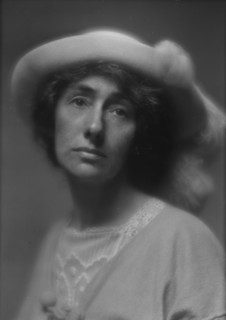 Craig, Anna T., Mrs., portrait photograph, 1913. Creator: Arnold Genthe.
