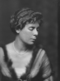 Cramer, Elizabeth, Miss, portrait photograph, 1915. Creator: Arnold Genthe.