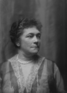 Crocker, W.H., Mrs., portrait photograph, 1913. Creator: Arnold Genthe.
