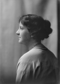 Davies, W.W., Mrs., portrait photograph, 1917 Oct. 21. Creator: Arnold Genthe.