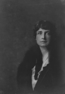 Davis, Sheldon, Mrs., portrait photograph, 1917 June 11. Creator: Arnold Genthe.