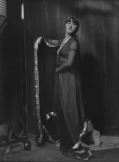 Dolly sister, portrait photograph, 1916. Creator: Arnold Genthe.
