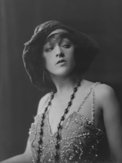Dolly sister, portrait photograph, 1916. Creator: Arnold Genthe.
