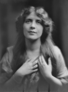 Dore´, M., Miss, portrait photograph, 1913 Mar. 27. Creator: Arnold Genthe.