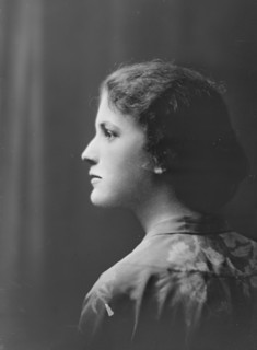 Duncan, Temple, Miss, portrait photograph, 1917 Aug. 27. Creator: Arnold Genthe.
