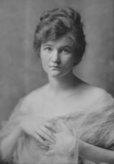 Ely, Dorothy, Miss, portrait photograph, between 1914 and 1917. Creator: Arnold Genthe.