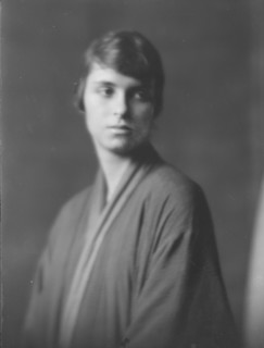 Eyre, Miss, portrait photograph, 1916. Creator: Arnold Genthe.