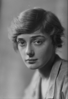 Findlay, Ruth, Miss, portrait photograph, 1915 Jan. 22. Creator: Arnold Genthe.