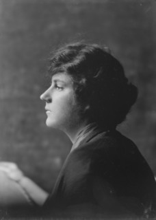 Ford, E., Mrs., portrait photograph, between 1916 and 1925. Creator: Arnold Genthe.