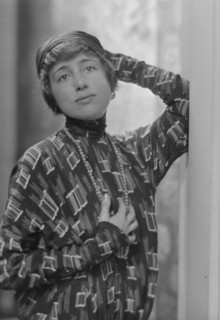 Freeman, Helen, Miss, portrait photograph, 1914 Sept. 4. Creator: Arnold Genthe.