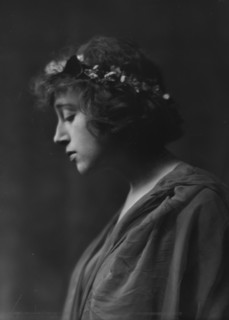 Freeman, Helen, Miss, portrait photograph, 1915 Apr. 3. Creator: Arnold Genthe.
