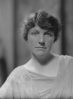 Garlick, Richard, Mrs., portrait photograph, 1914 May 26. Creator: Arnold Genthe.