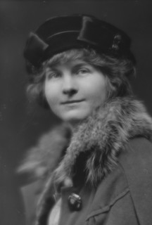 Goode, Blanche, Miss, portrait photograph, 1914 or 1915. Creator: Arnold Genthe.