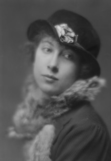Gwynn, Miss, portrait photograph, 1915. Creator: Arnold Genthe.