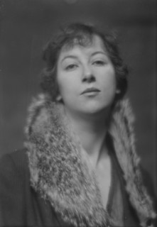 Gwynn, Miss, portrait photograph, 1915. Creator: Arnold Genthe.