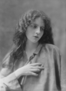 Hagemeyer, M.E. Scott, Miss, portrait photograph, not before 1916 Mar. 15. Creator: Arnold Genthe.