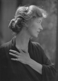 Hammond, Virginia, Miss, portrait photograph, 1915 Mar. 3. Creator: Arnold Genthe.