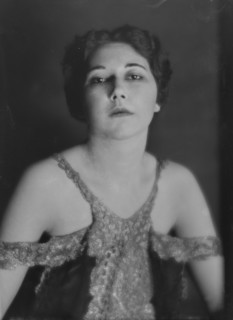Hawksworth, Miss, portrait photograph, 1915. Creator: Arnold Genthe.