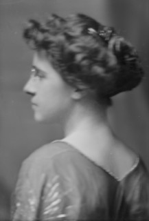 Heroy, Elizabeth, Miss, portrait photograph, 1915 Feb. 18. Creator: Arnold Genthe.