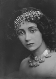 Hoff, Vanda, Miss, portrait photograph, 1916 May 21. Creator: Arnold Genthe.