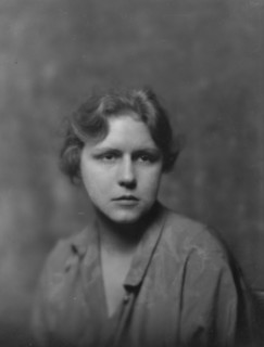 Hunter, Charlotte, Miss, portrait photograph, 1916 or 1917. Creator: Arnold Genthe.