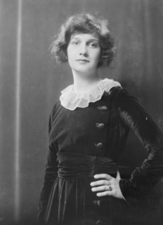 Ives, Charlotte, portrait photograph, ca. 1913. Creator: Arnold Genthe.