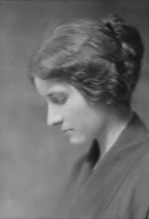 Jones, Lucy, Miss, portrait photograph, 1915 Oct. 8. Creator: Arnold Genthe.