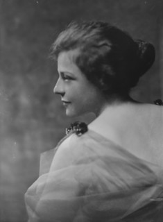 Joseph, B., Miss, portrait photograph, 1915 Dec. or 1916 Jan. Creator: Arnold Genthe.
