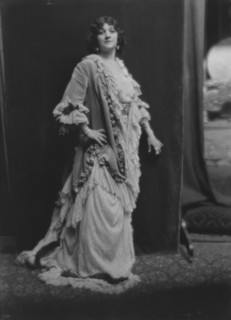 Keane, Doris, Miss, portrait photograph, 1913 Mar. 2. Creator: Arnold Genthe.