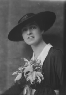 King, G., Miss, portrait photograph, 1915 Apr. 24. Creator: Arnold Genthe.