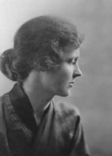 Knowlton, Joyce, Miss, portrait photograph, 1916. Creator: Arnold Genthe.