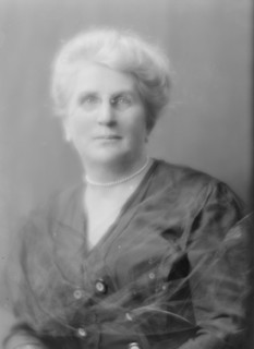 Lansdowne, H.B., Mrs., portrait photograph, 1914 Aug. 31. Creator: Arnold Genthe.