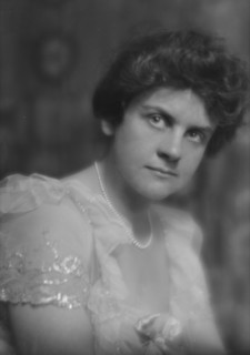 Lapham, E., Miss, portrait photograph, 1915 Feb. 16. Creator: Arnold Genthe.