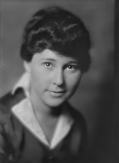 Lasky, Jesse, Mrs., portrait photograph, 1914 Sept. 4. Creator: Arnold Genthe.