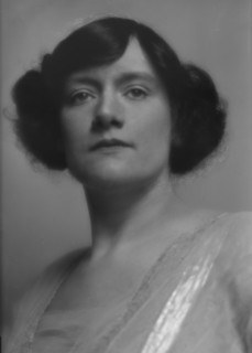 Leslie, Marguerite L., Miss, portrait photograph, 1914 Jan. 12. Creator: Arnold Genthe.