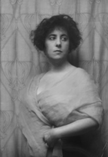 Lichtenberg, Rudolph, Mrs. (formerly Miss M.B. Smith), portrait photograph, 1912 or 1913. Creator: Arnold Genthe.