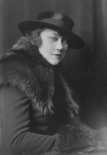 Lilander, Miss, portrait photograph, 1916. Creator: Arnold Genthe.